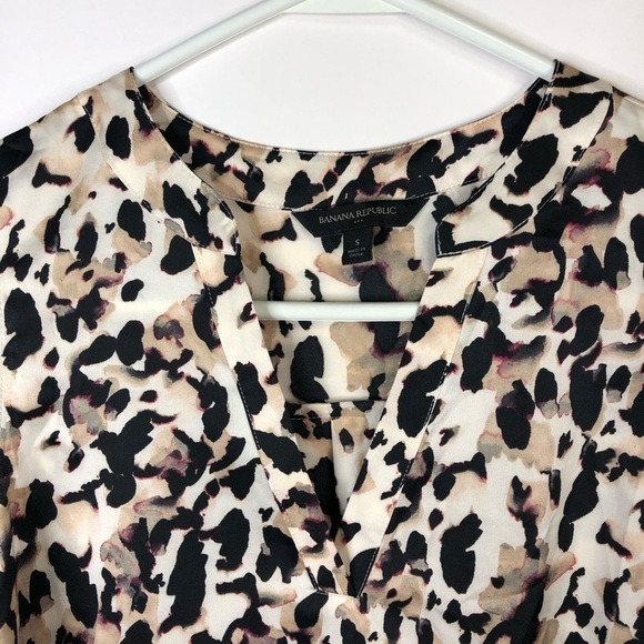 Banana Republic animal print brown tan cream sleeveless satin v-neck blouse S - Picture 3 of 9